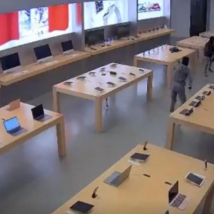 Rețea EXTINSĂ de hoți din ROMÂNIA, destructurată în SPANIA: Telefoane de peste 700 de MII de EURO, trimise prin colet în țară  