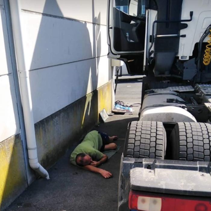 Belgia. Șofer român de TIR ARESTAT, după ce a lovit două mașini și a adormit lângă cabină