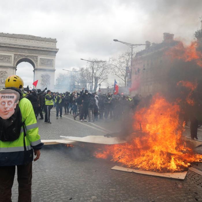  "Vestele galbene", din nou în stradă. ZECI de arestări la Paris