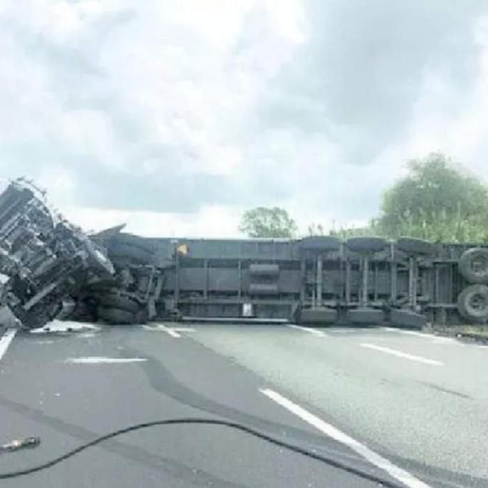 Un șofer român de TIR a provocat un ACCIDENT grav în Italia