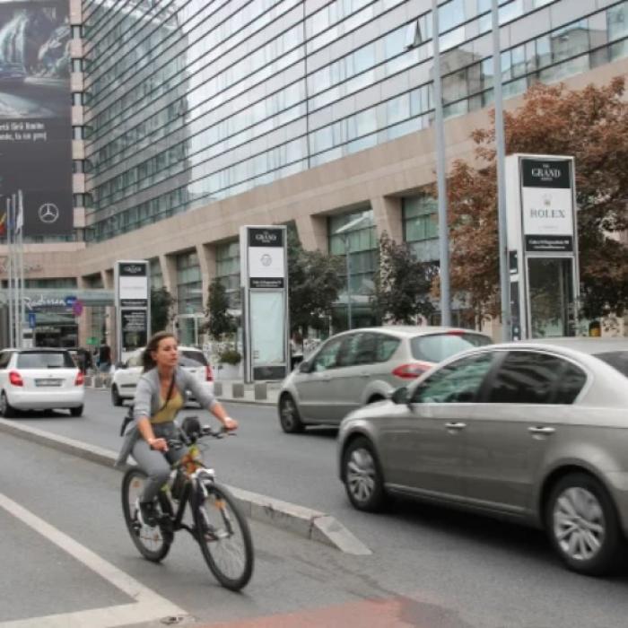 Calea Victoriei, on two wheels