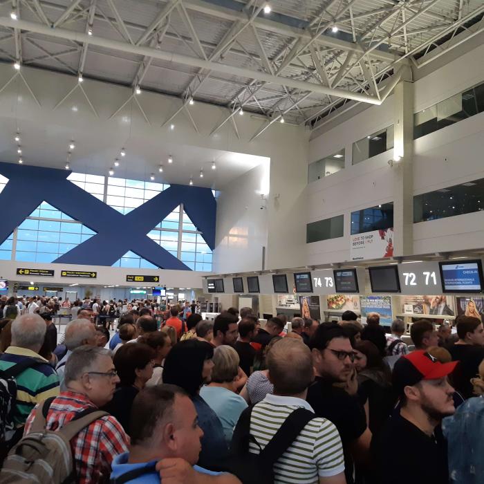 PANICĂ pe aeroportul OTOPENI. Aterizare de URGENȚĂ