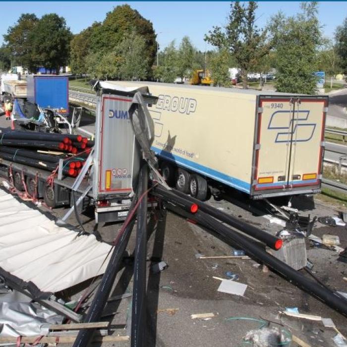 GERMANIA: Șofer român, ÎN STARE CRITICĂ după ce a fost STRIVIT de cabina TIR-ului