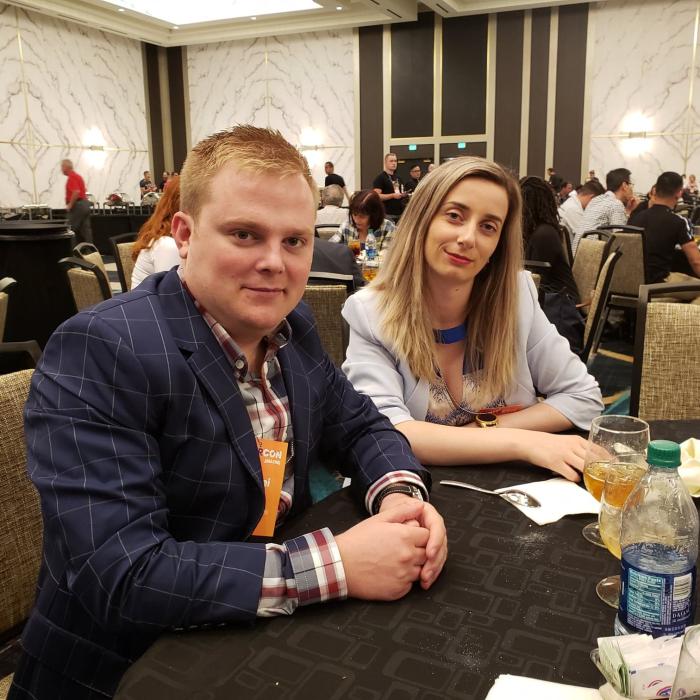 EXCLUSIV. Un ROMÂN din SUA dezvăluie REȚETA de SUCCES de a vinde pe AMAZON. Cum au reușit Andrei și Galya să facă ECHIPA PERFECTĂ în cuplu și în afaceri