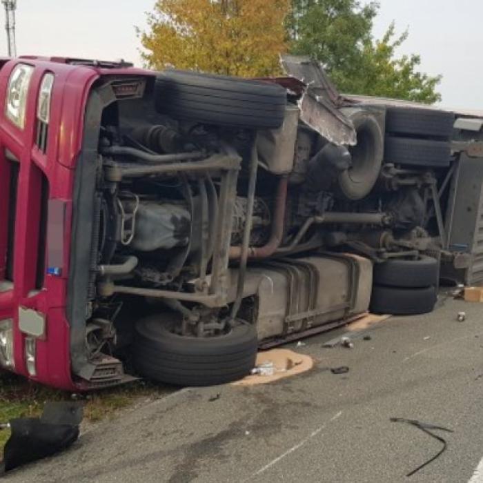 Panică în GERMANIA: Posibil atac TERORIST. Un bărbat a SPULBERAT cu un camion mai multe mașini