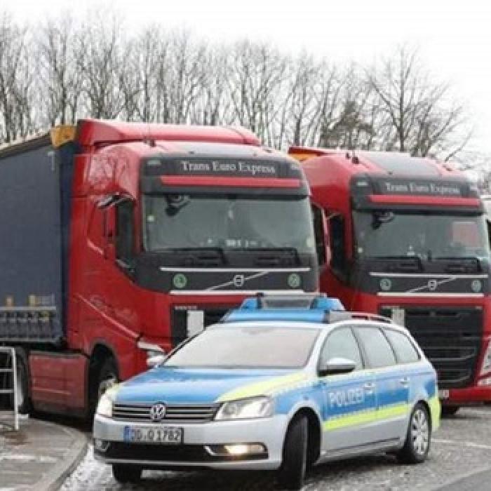 Germania. Ce au găsit polițiștii în camionul unor ROMÂNI. Valorează ZECI de MII de EURO