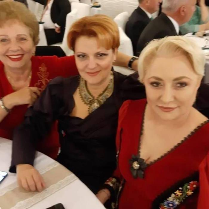 Dăncilă, prinsă în HORĂ la nuntă alături de Olguța Vasilescu | FOTO