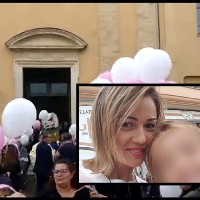 Italia. Momente SFÂȘIETOARE la slujba pentru Mihaela Roua, ROMÂNCA ucisă de iubit. Sicriul ei a PLECAT spre România (VIDEO)