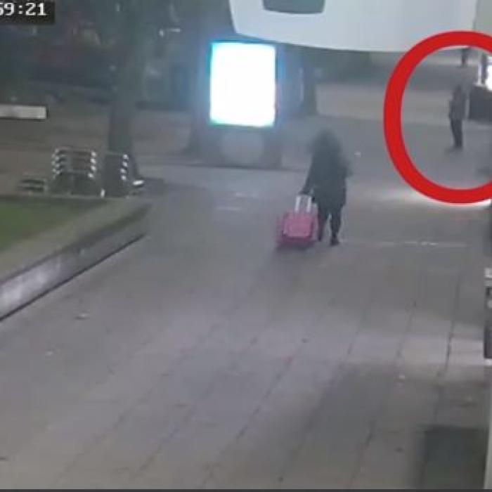 Marea Britanie. Tânără atacată pe stradă de un bărbat periculos: „TREBUIE să te OMOR!“