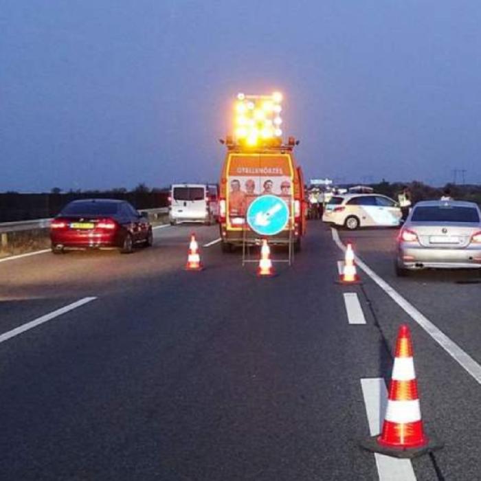 Un AUTOCAR plin cu ROMÂNI, implicat într-un ACCIDENT. Se întorceau de la o NUNTĂ