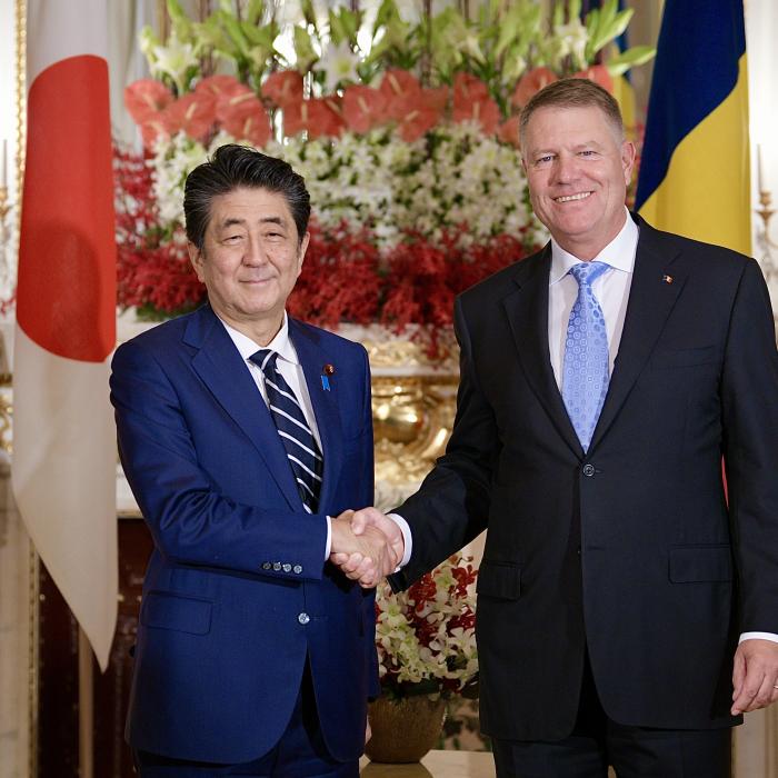 Klaus Iohannis, primit la Tokyo de premierul japonez