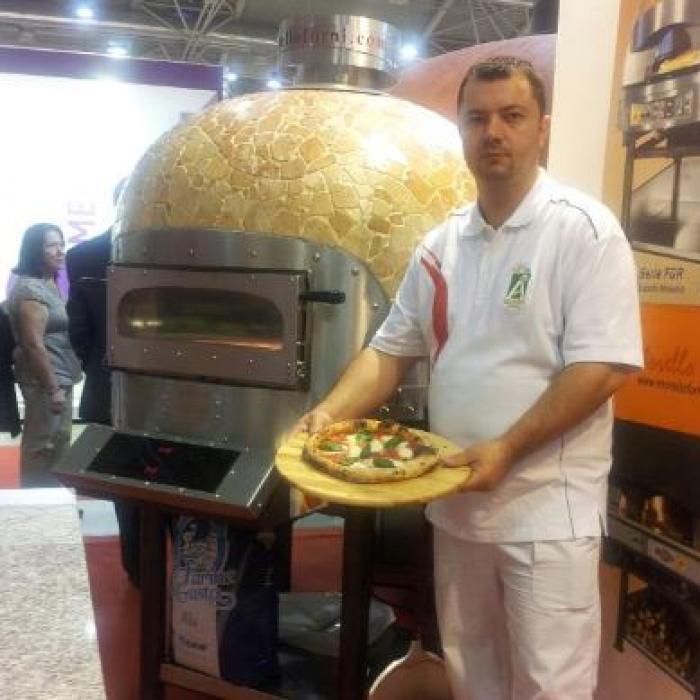 Povestea lui Ciprian, ROMÂNUL care a ajuns să le dea LECȚII italienilor în materie de PIZZA