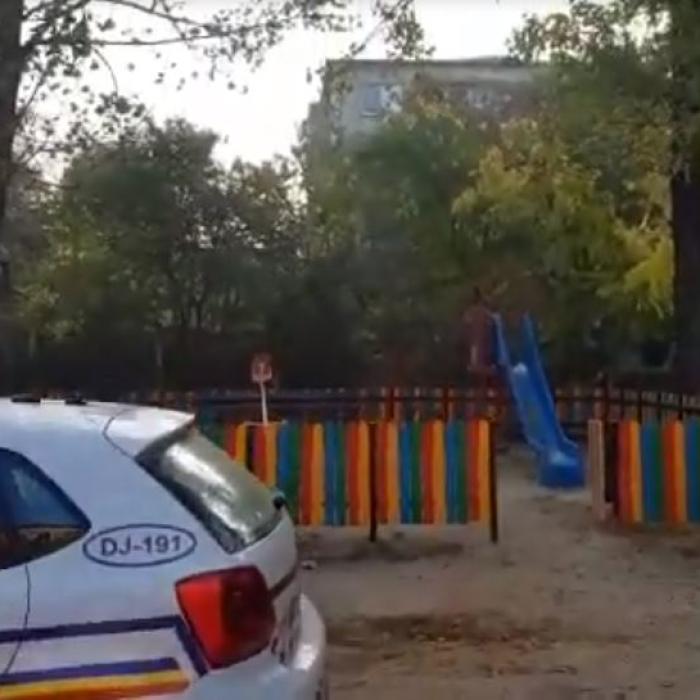 Descoperire MACABRĂ la un loc de joacă: L-au găsit SPNÂNZURAT de un tobogan