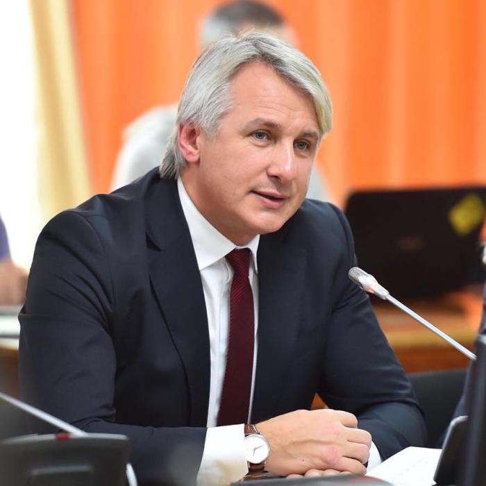 Teodorovici RECIDIVEAZĂ în limbaj obscen, chiar în Parlament: "Îmi plac C**VELE, dar nu..."