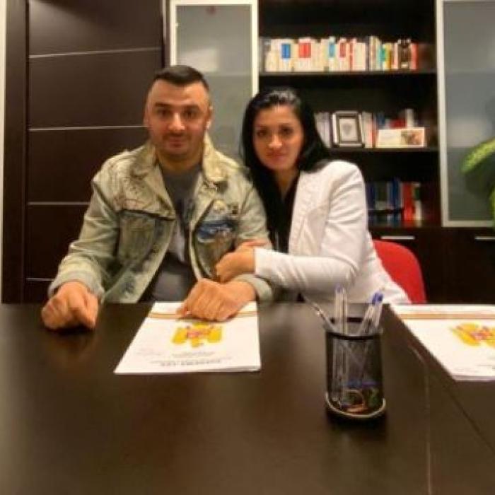 Un cunoscut interpret român de manele este din nou LIBER. „Am divorțat azi, la notar“