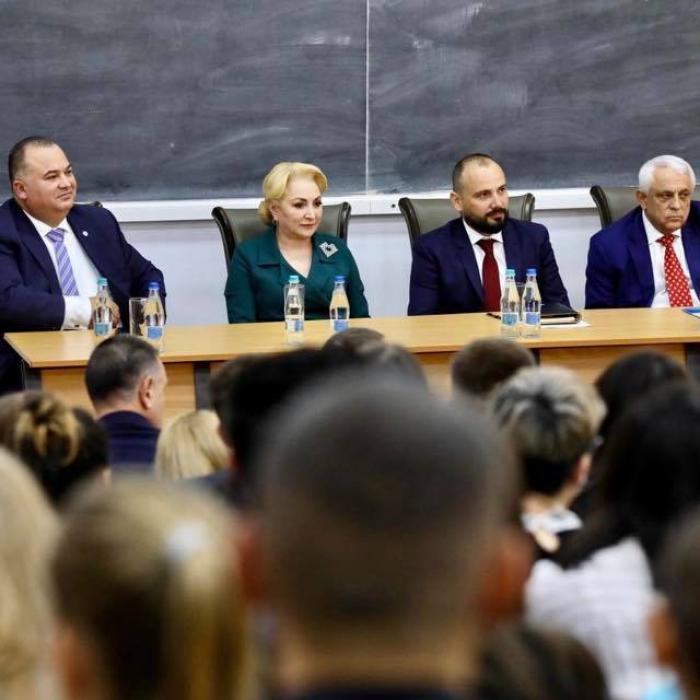 Viorica Dăncilă s-a întors la CATEDRĂ. Fosta profesoara de la Liceul Industrial din Videle a ținut un CURS 