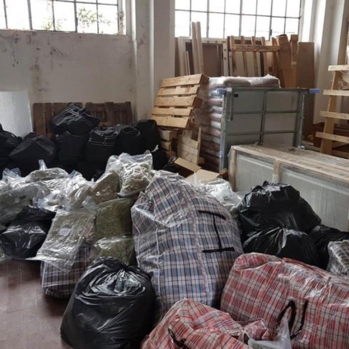 Ce mai trimit acasă românii din Spania în celebrul "pachet": Droguri de peste 100.000 de euro