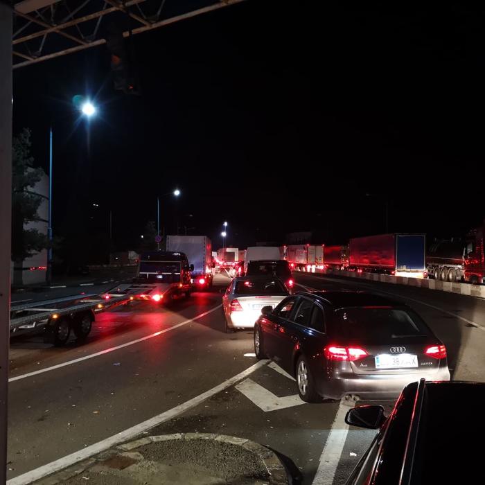 Se așteaptă CINCI ORE la vamă, la ieșirea din țară. Autoritățile din Ungaria au impus restricții