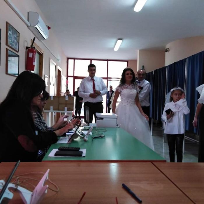 Vot în DIASPORA. Încă o mireasă ROMÂNCĂ la secția de votare, în Italia. Scene INEDITE