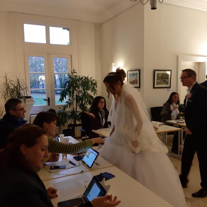 Vot în DIASPORA. O mireasă ROMÂNCĂ a votat chiar în ziua nunții ei, în Germania: „Momente speciale” (FOTO)