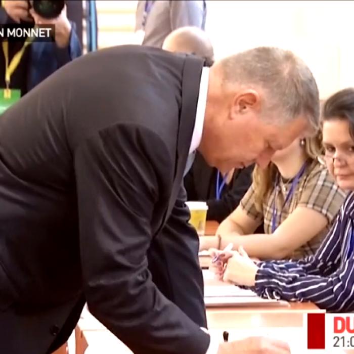 SCANDAL la secția de votare unde au mers Iohannis și Dăncilă. Președintele AEP a venit PERSONAL la Liceul Jean Monnet