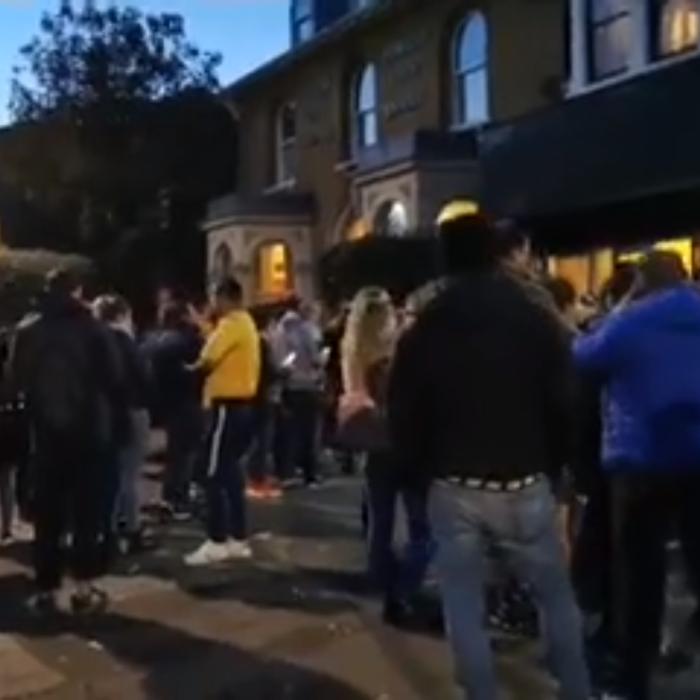 VOT în Marea Britanie. ROMÂNII stau la COZI. Este a DOUA comunitate din DIASPORA la nivel de prezență până în acest moment (VIDEO)