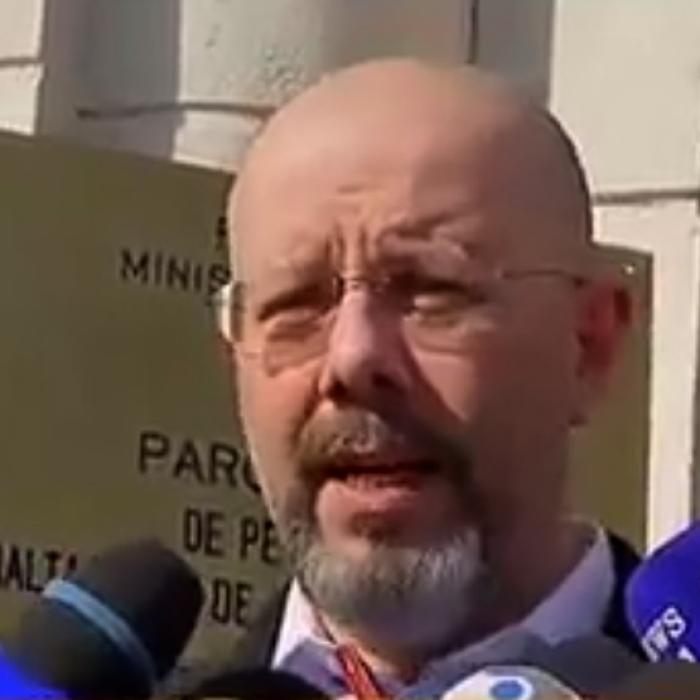 În timp ce Dăncilă se victimizează că e atacată doar pentru că-i femeie, Bădulescu jignește o consilieră: „Mi-e scârbă să te aud!”