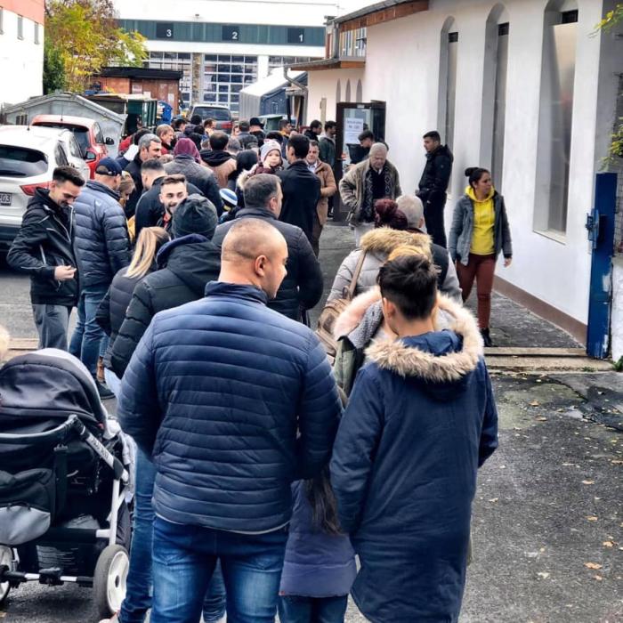 „ĂȘTIA” votează! Problemă de matematică: Aria cercului format de ROMÂNII care au votat în turul II (FOTO)
