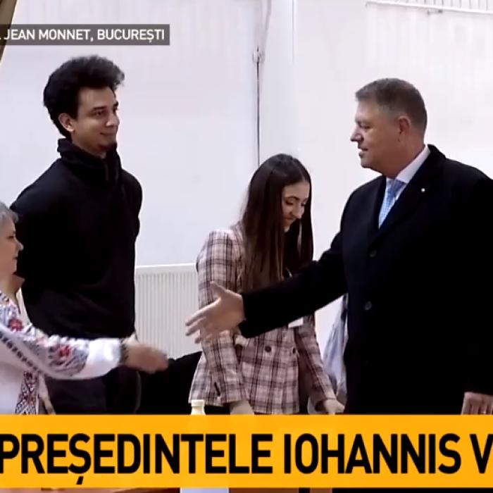 Klaus Iohannis a VOTAT: "Azi e ziua CAMPIONILOR cu ștampila de 'votat' în mână"