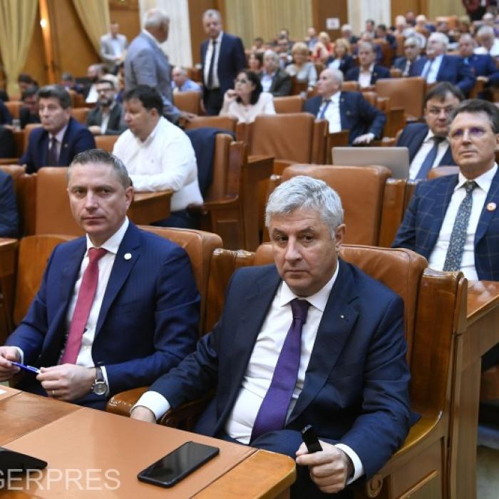 ALERTĂ USR: "PSD continuă prăpădul în Parlament: pensii speciale pentru primari, viceprimari și șefi de Consilii Județene"