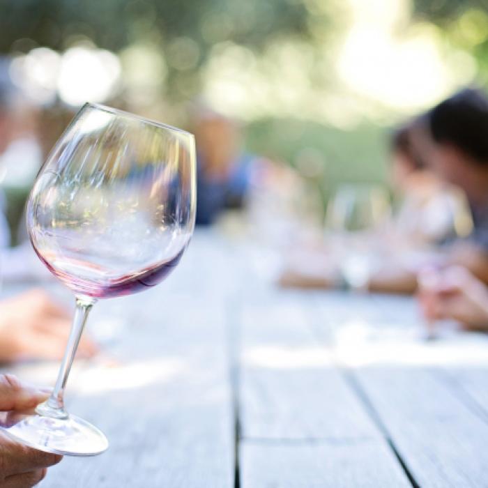 7% dintre femei beau alcool zilnic
