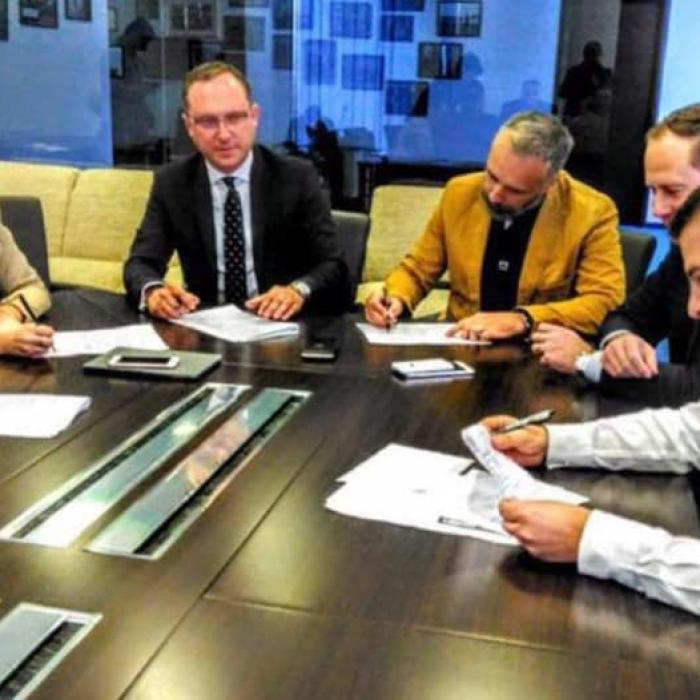 Un fondator al Pro România iese la ATAC și RECLAMĂ „reprize de gândire cu ficatul la nivelul conducerii”