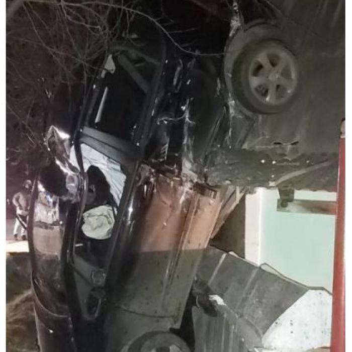 O româncă de 19 ani a reușit să își parcheze mașina pe...CASĂ. Cascadoria care a lăsat Internetul cu gura căscată