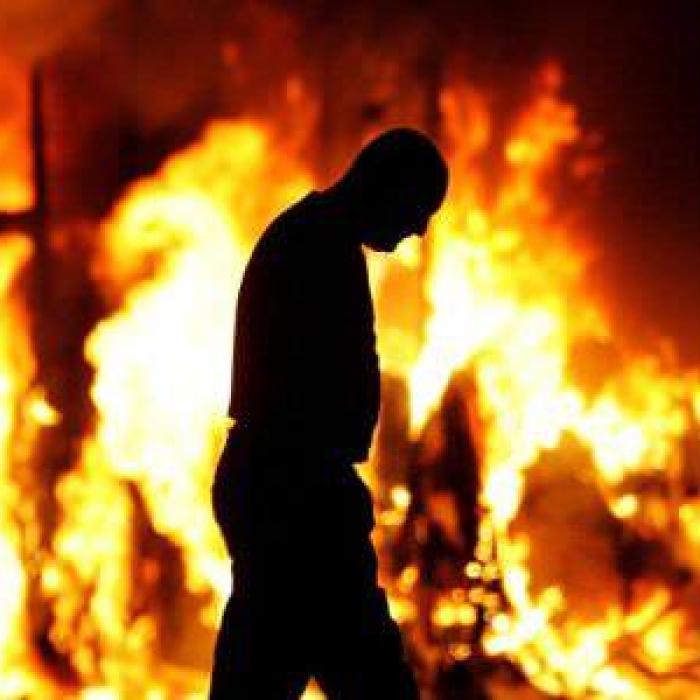 O tânără VIOLATĂ, UCISĂ în timp ce se îndrepta spre tribunal. I-au dat FOC și au lăsat-o să ARDĂ de VIE