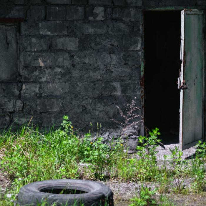 Franța. Trei ROMÂNI, găsiţi într-o „CASĂ a MORȚII”. Explicaţia bizară pe care au oferit-o polițiștilor