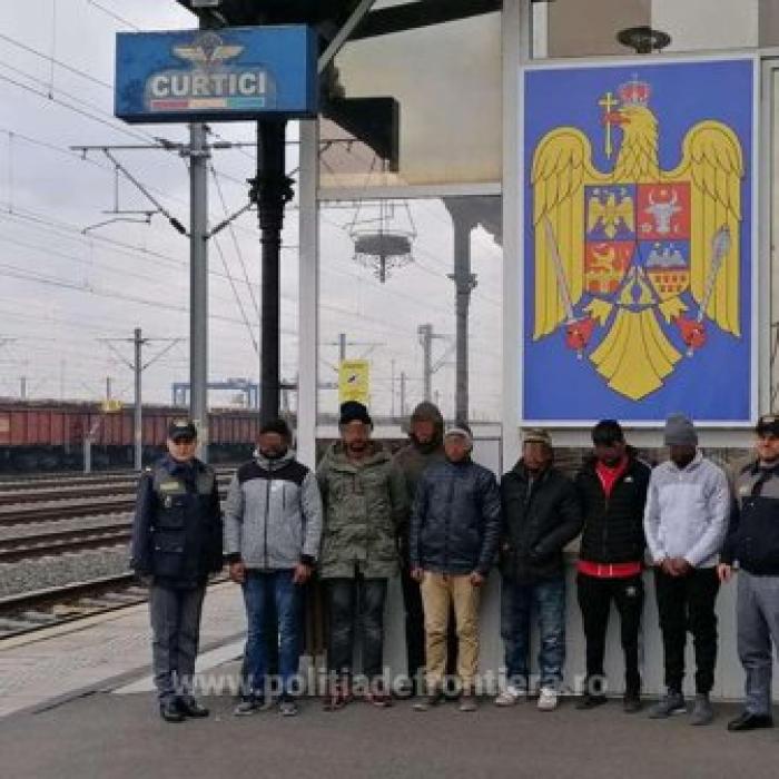 Șapte indieni au plătit 1.000 euro pentru buletine românești FALSE. Au fost prinși în tren la vamă