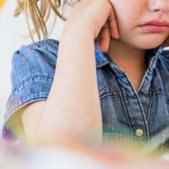 O fetiță ROMÂNCĂ a TOPIT inimile tuturor: „Îmi doresc să vină mami ACASĂ din IRLANDA! Eu nu mai pot!”. Scrisoarea a devenit VIRALĂ