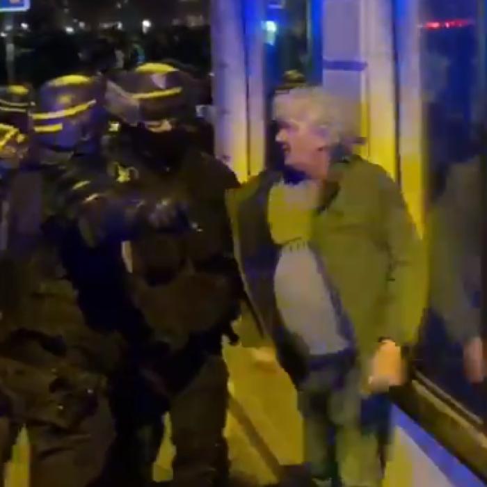 Proteste Franța. Violențe la Paris, în urmă cu puțin timp. Poliția a intervenit cu gaze lacrimogene - VIDEO