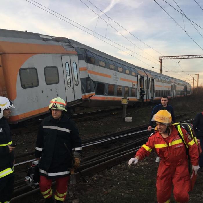 Două trenuri s-au ciocnit în Ploiești. Sunt mai mulți răniți
