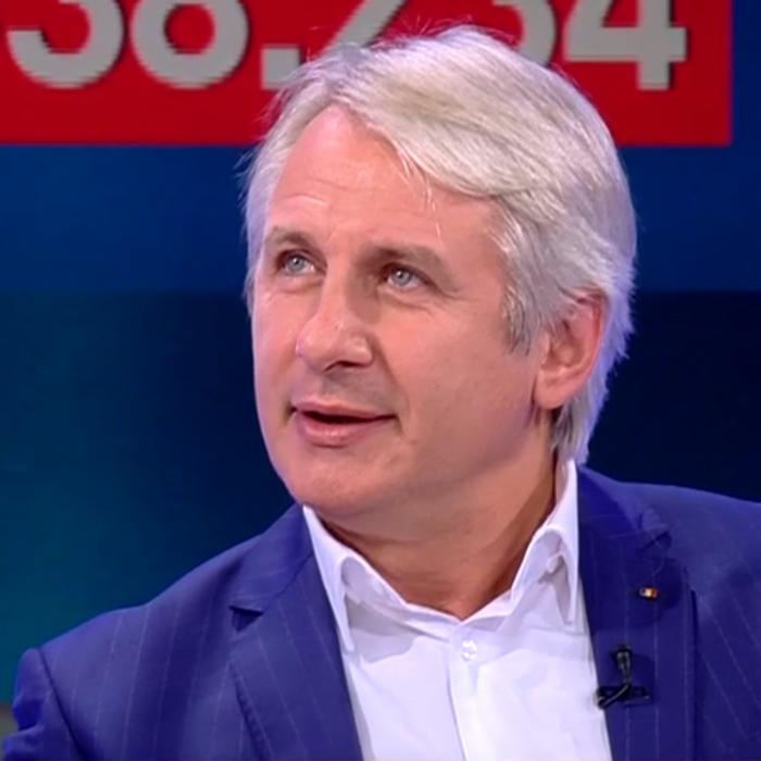 Teodorovici, gânduri de final de an: "Îmi doresc să încetăm să mai trăim în lumea aceasta"