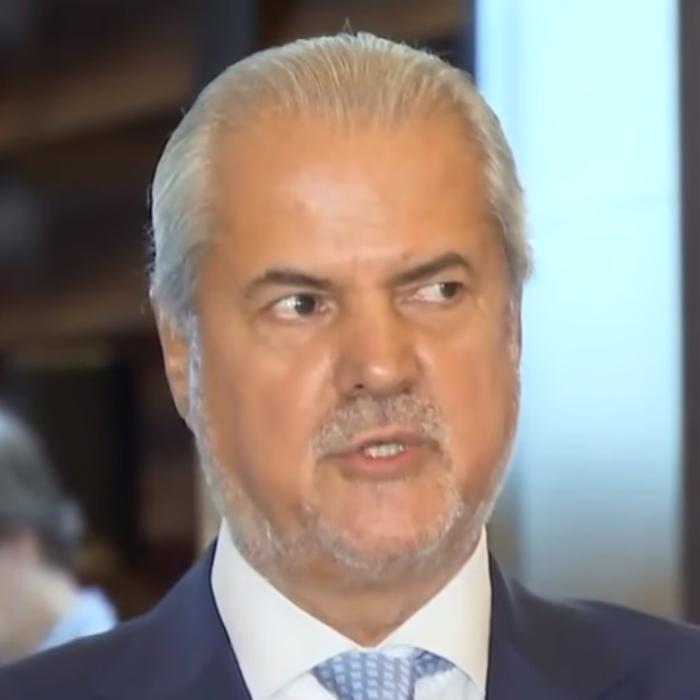 Adrian Nastase, atacuri de Anul Nou pentru românii din Diaspora: „Supărați pe viață. S-au bucurat să plece din țară. Anonimi“