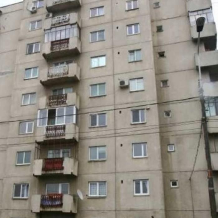 36 de români, printre care și 8 copii, evacuați dintr-un bloc din cauza unui miros suspect, la Galați