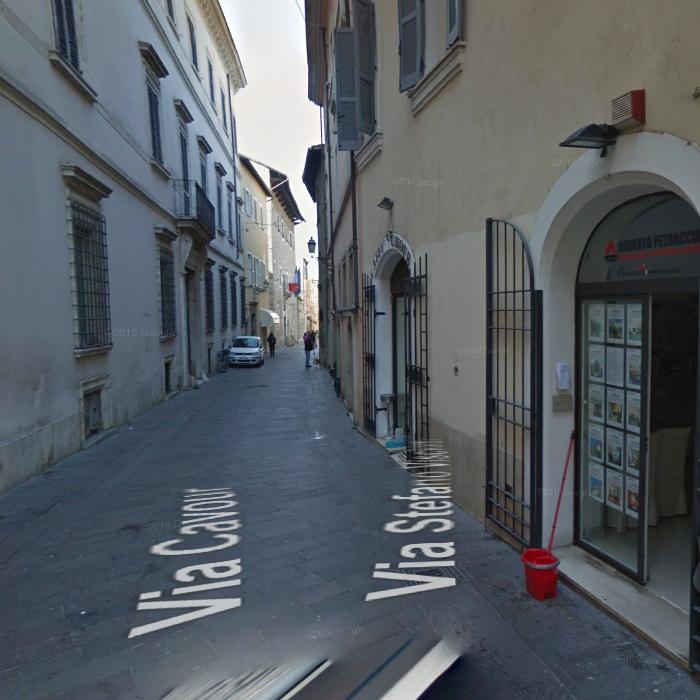 Italia. O româncă a aruncat cu pahare în vitrina unei pizzerii, deranjată de zgomotul din local