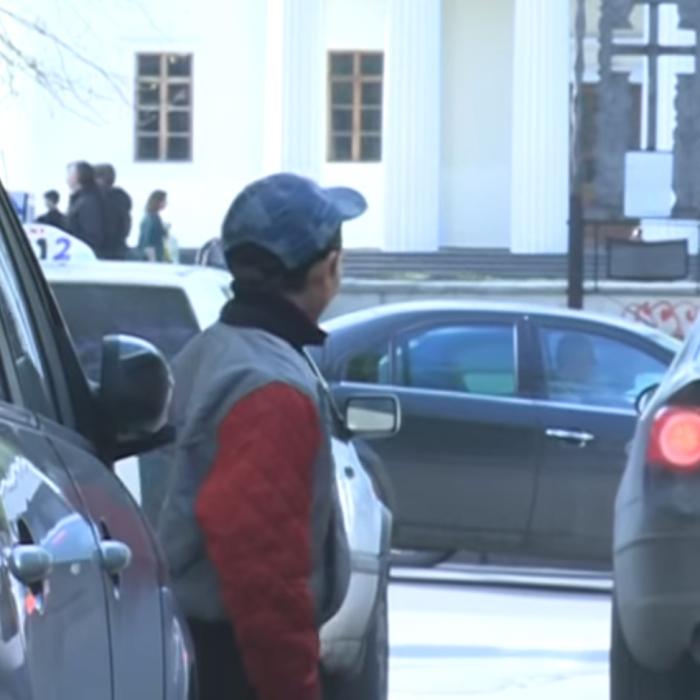 Copii români, trimiși la cerșit în Marea Britanie. Au strâns averi colosale și și-au ridicat case de sute de mii de euro