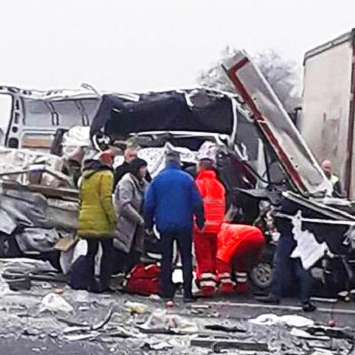 Ungaria. O dubă cu români, spulberată după ce a intrat într-un TIR