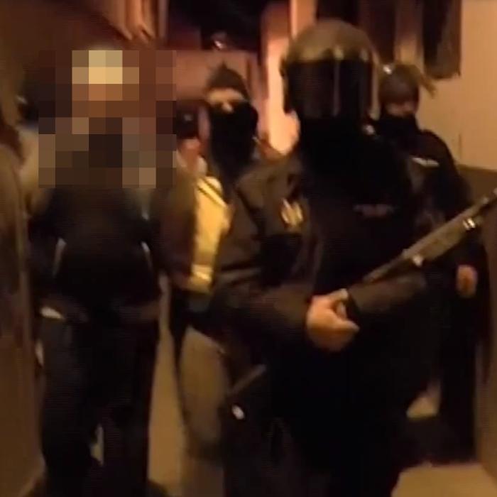 Spania. Un român a bătut și a violat o tânără împreună cu doi prieteni. Au dezbrăcat-o în stradă și au amenințat-o cu un cuțit