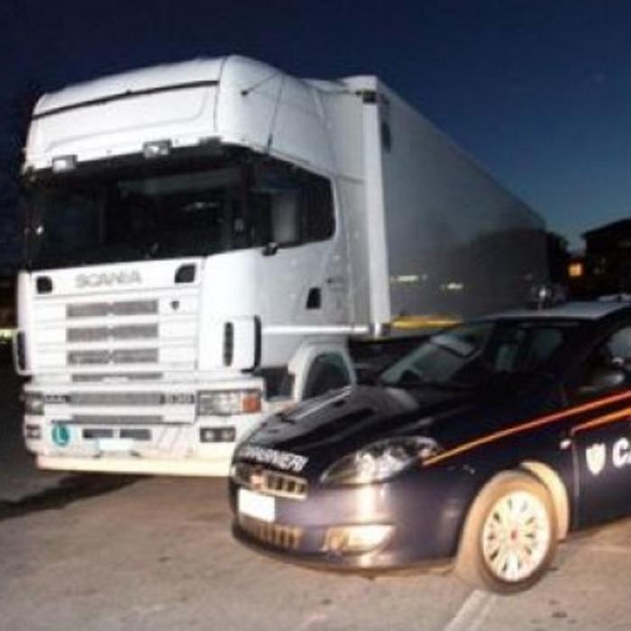 Italia. Patru șoferi români de camion, amendați pentru că furau motorină și nu plăteau taxele de drum