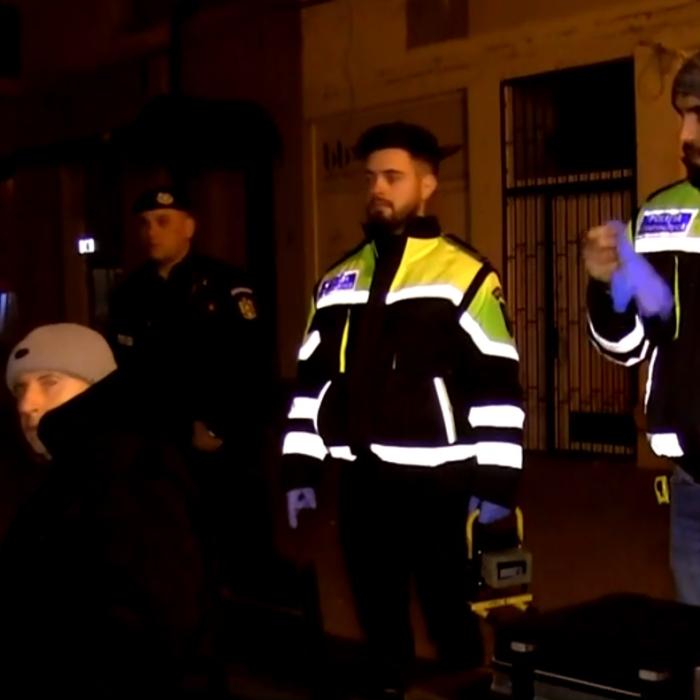 Tatăl s-a aruncat cu fetița în brațe de la etajul 10