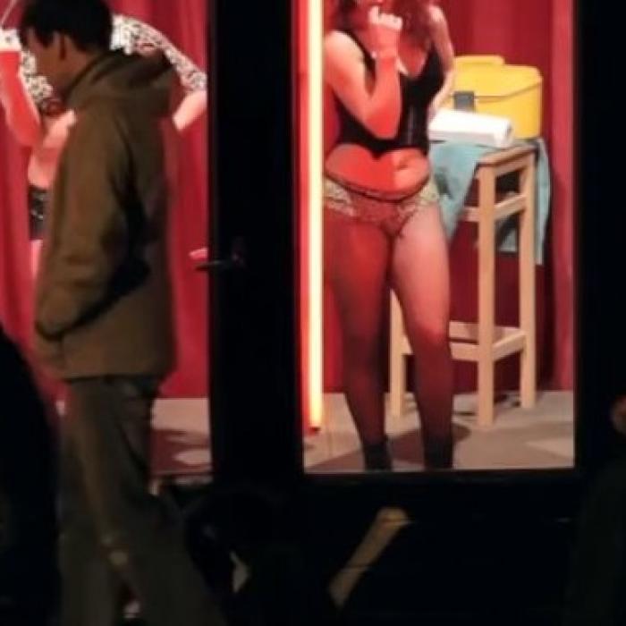 Suedia: Români acuzați că au forțat trei românce să facă un „turneu de prostituție“. Femeile au fost exploatate în 16 orașe