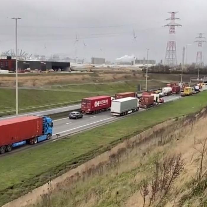 Carambol în Belgia. Accident de proporții: 1 mort și 49 de răniţi